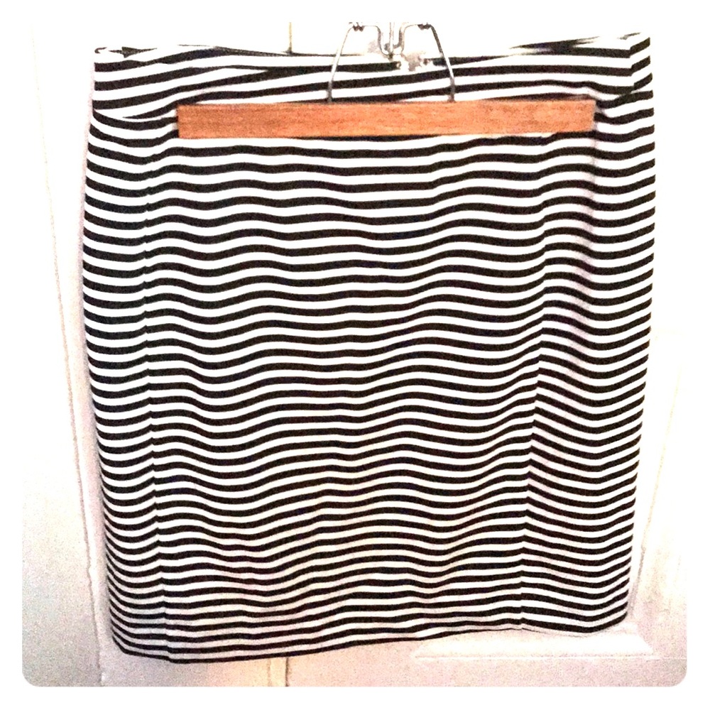 B&W Stripped Mini Skirt
